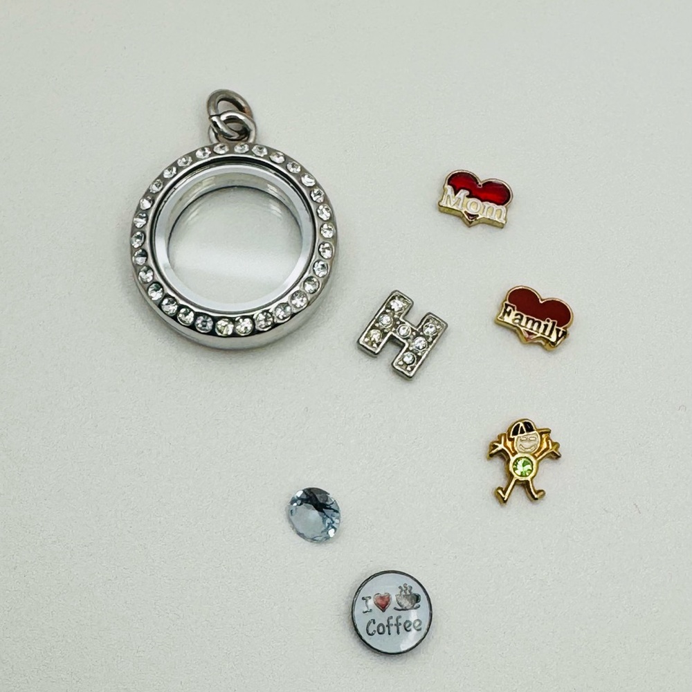 Origami Owl🦉Silver Hinged Locket w/6 charms